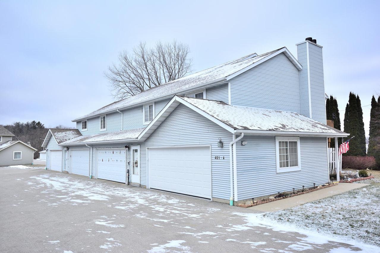 401 Slinger Rd #4, Slinger, WI 53086