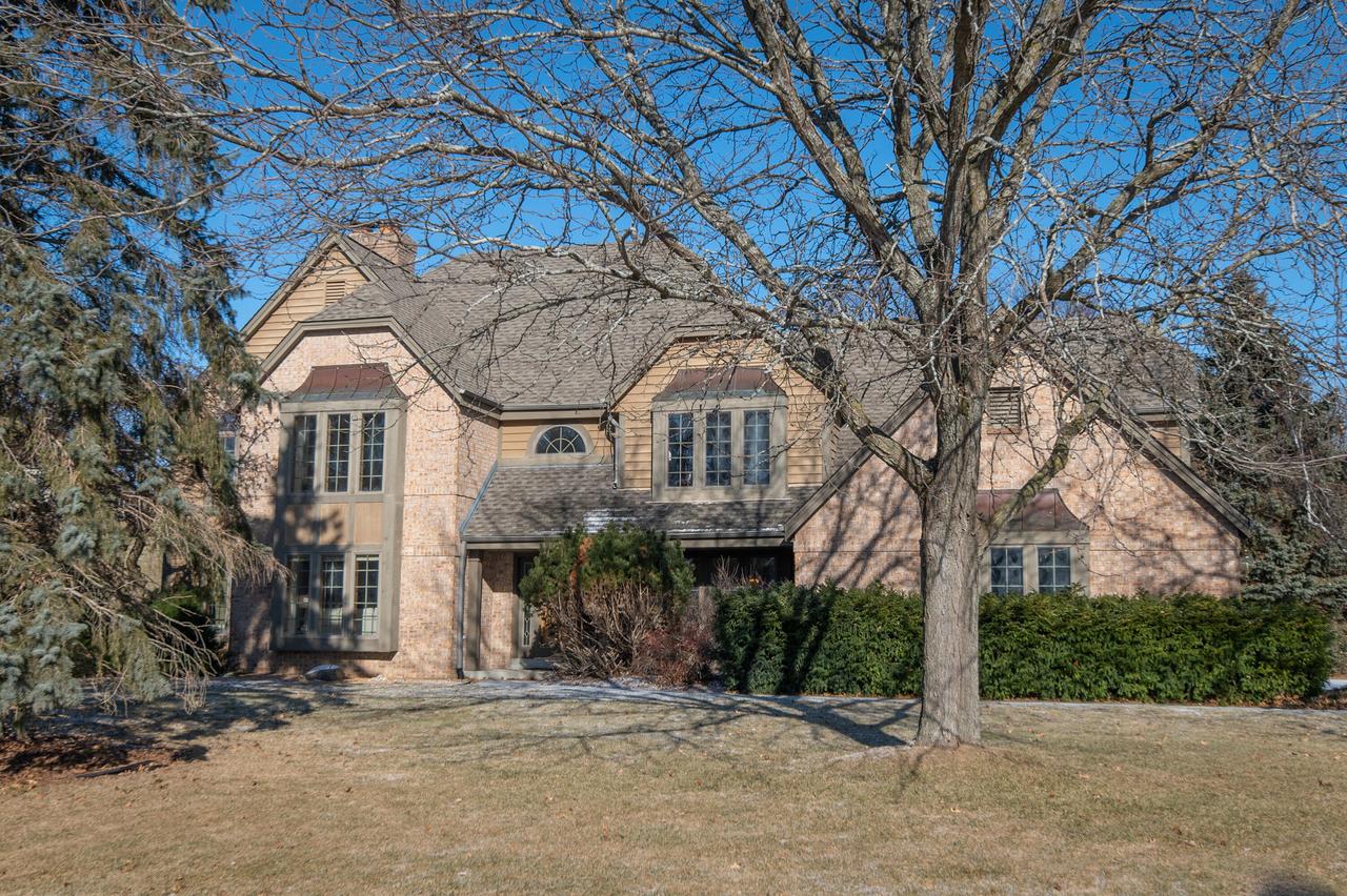 N32W23330 Fieldside Rd, Pewaukee, WI 53072