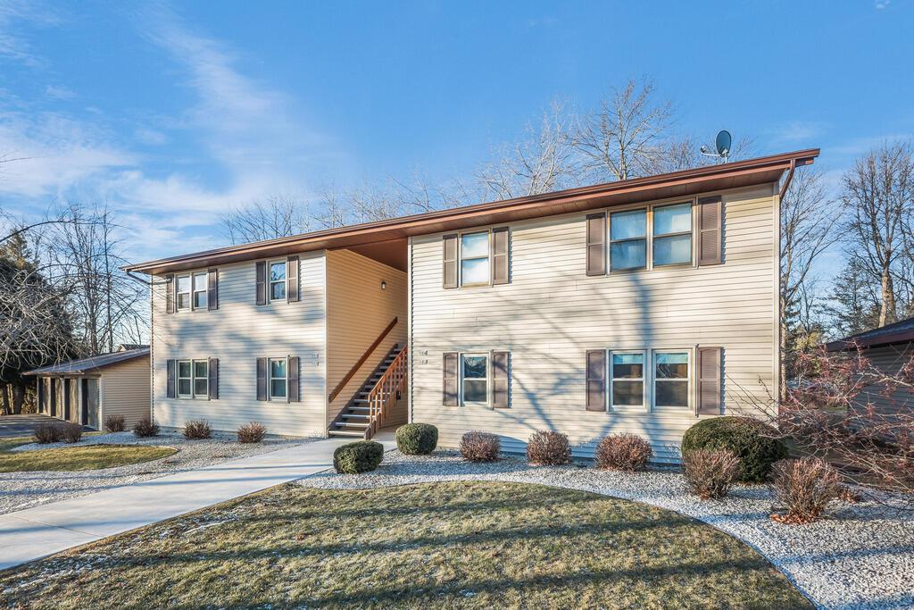 910 E Cedar Ave #102, Manitowoc, WI 54220