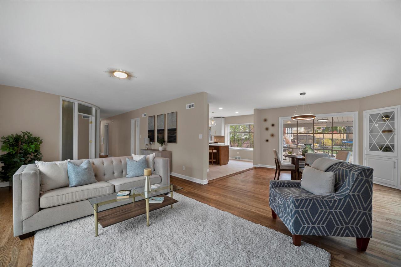 711 Glenview Ave, Wauwatosa, WI 53213