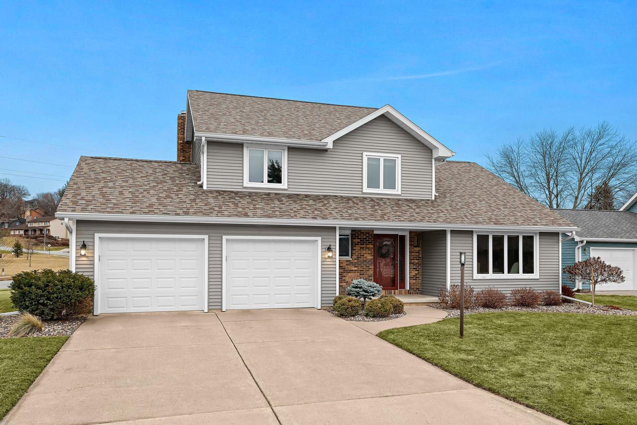211 Coachlite Ct, Onalaska, WI 54650