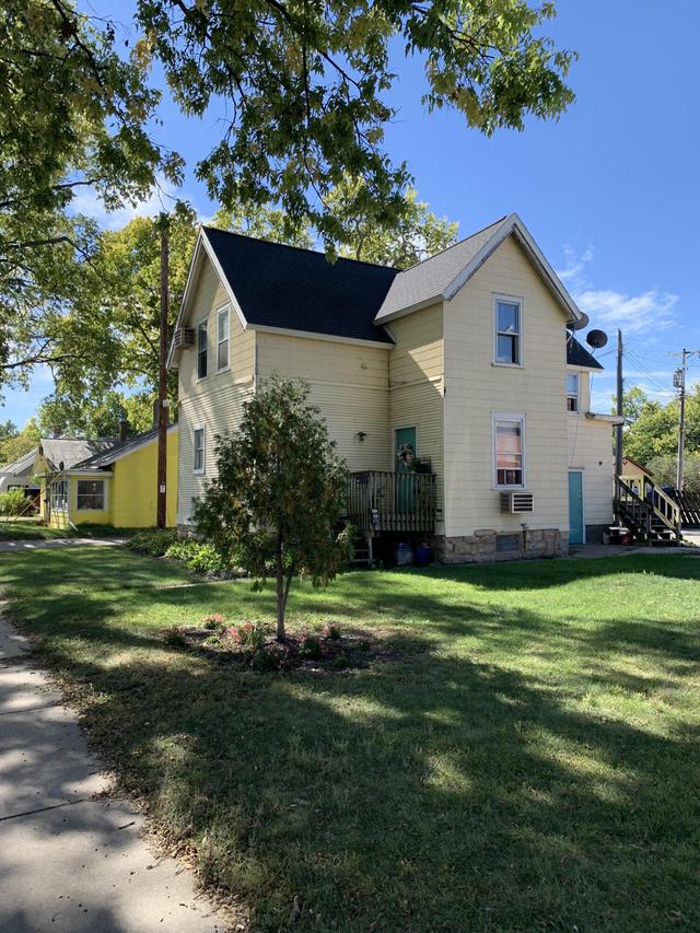1026 Jackson St, La Crosse, WI 54601