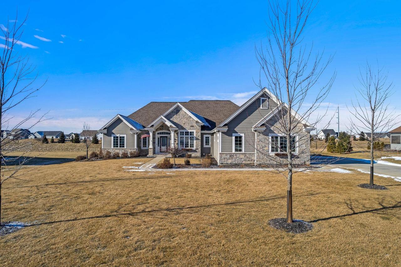 3127 Monona Ct, Summit, WI 53066