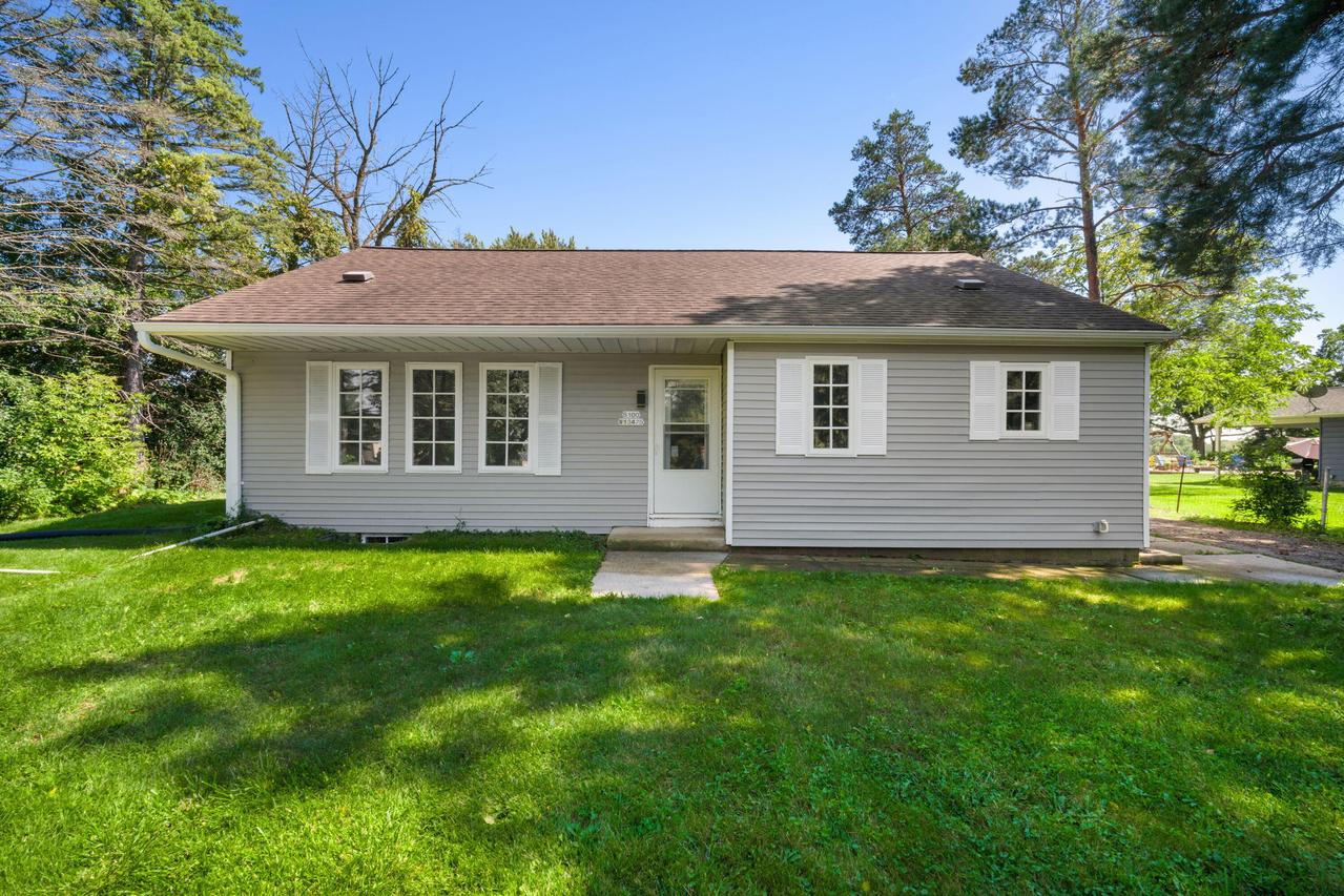 S100W13475 Loomis Dr, Muskego, WI 53150