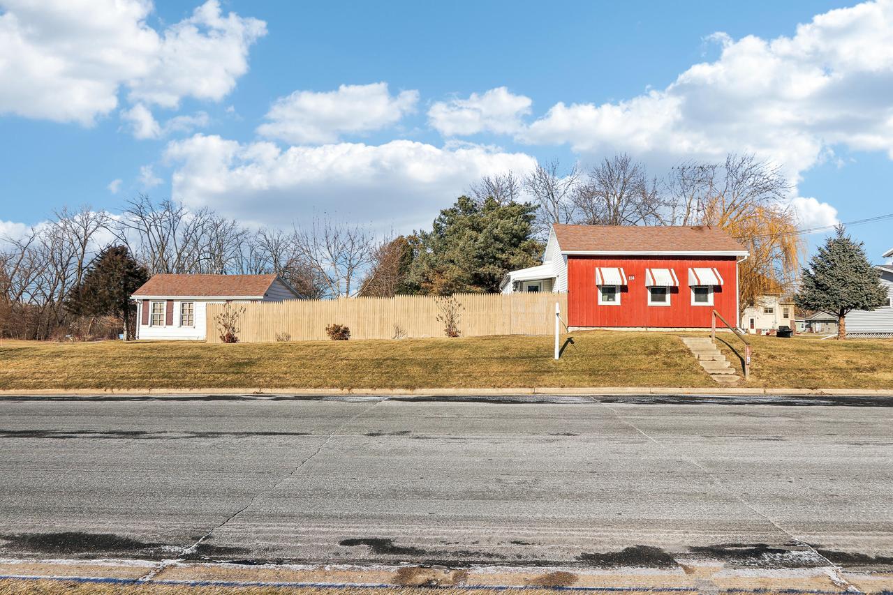 114 E Spaulding St, Watertown, WI 53098