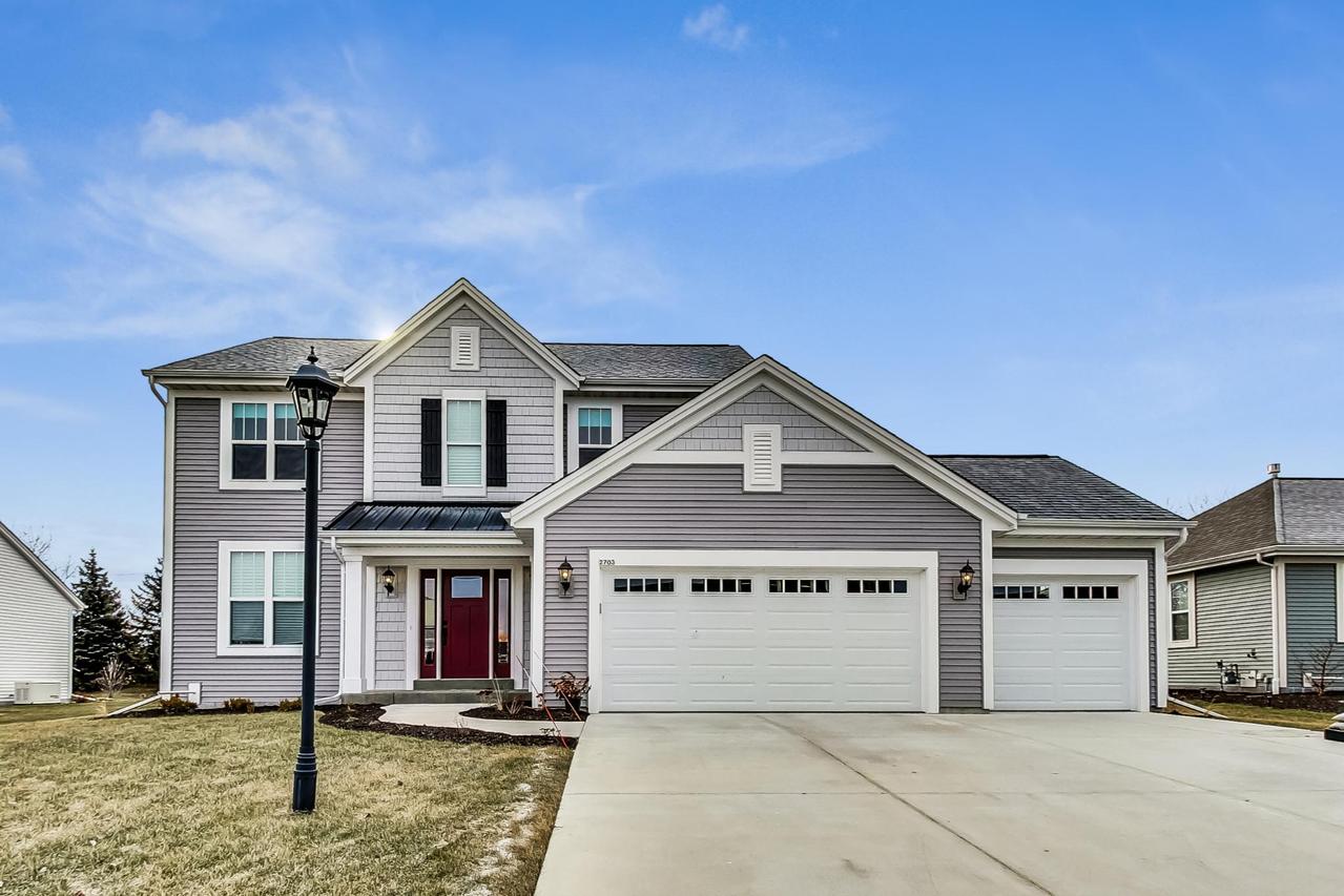 2703 Red Oak Ln, East Troy, WI 53120