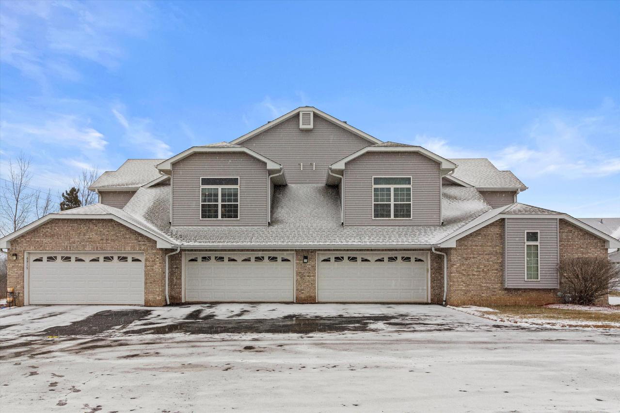 6915 S Rolling Meadows, Oak Creek, WI 53154