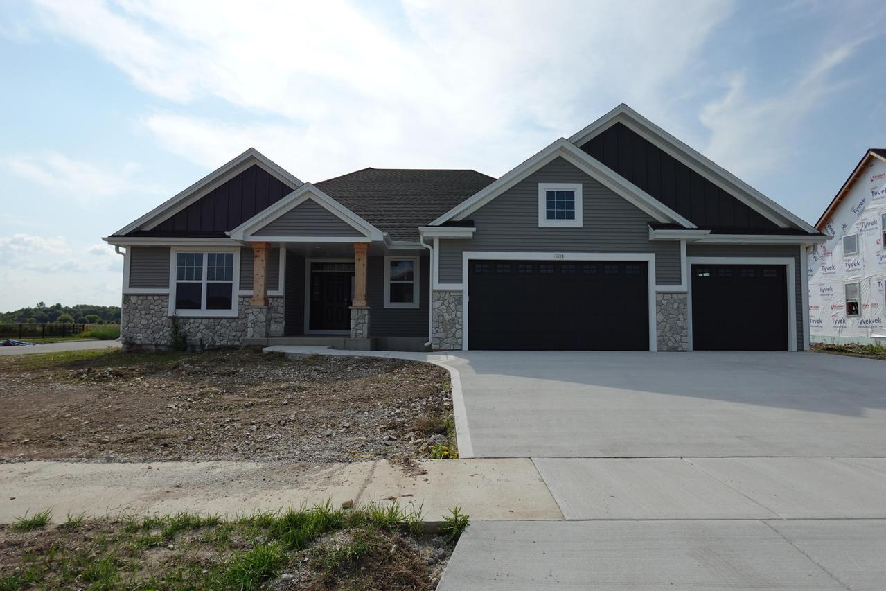 1652 Switchgrass St, Oconomowoc, WI 53066