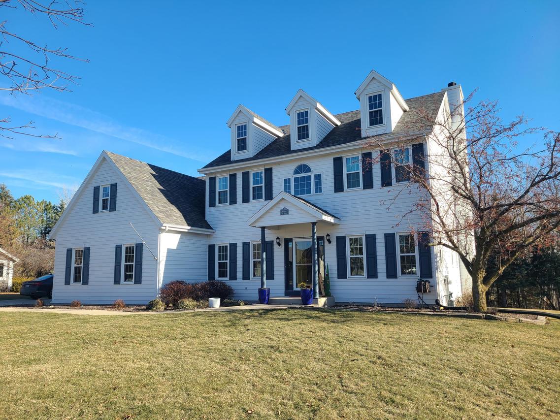 W262N2438 Deer Haven, Pewaukee, WI 53072