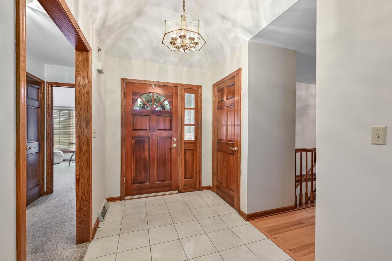 615 Machenry Cir #A, Brookfield, WI 53045