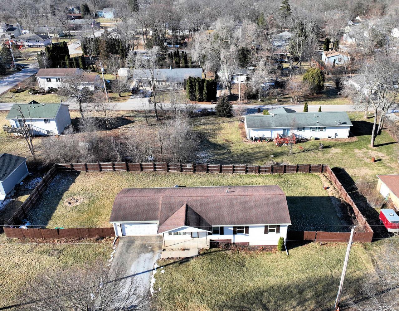 N2475 N Howard Dr, Bloomfield, WI 53105