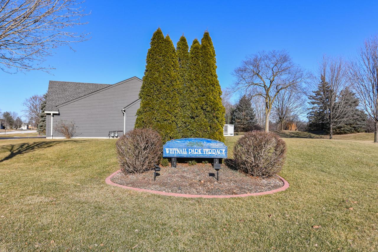 7730 W Maple Ridge, Franklin, WI 53132