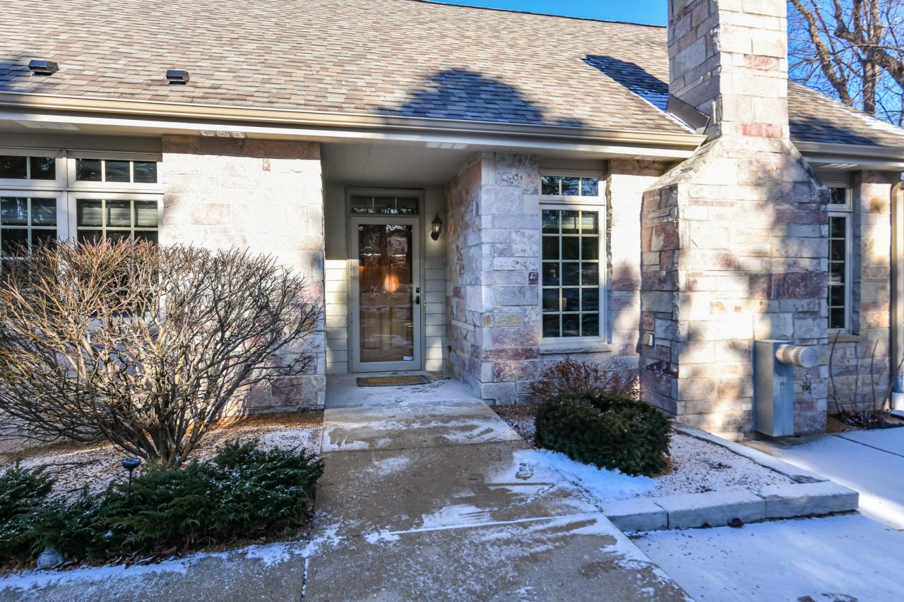 15245 Watertown Plank Rd #8, Elm Grove, WI 53122