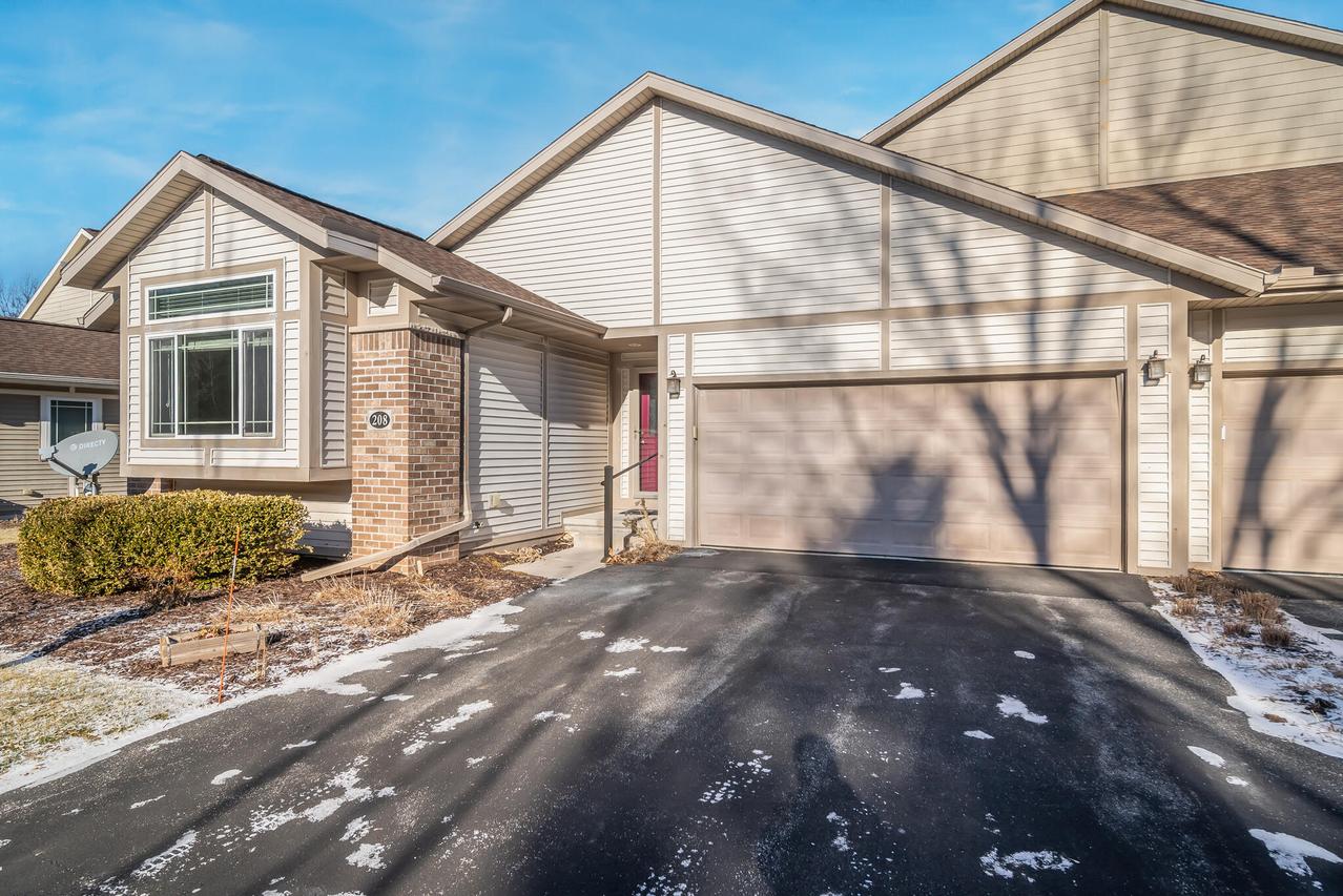 208 S Hills Ct, Plymouth, WI 53073