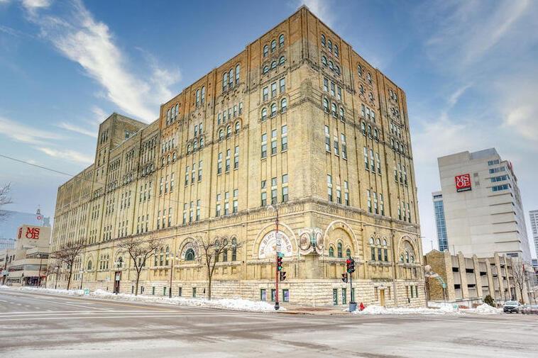 270 E Highland Ave #845, Milwaukee, WI 53202