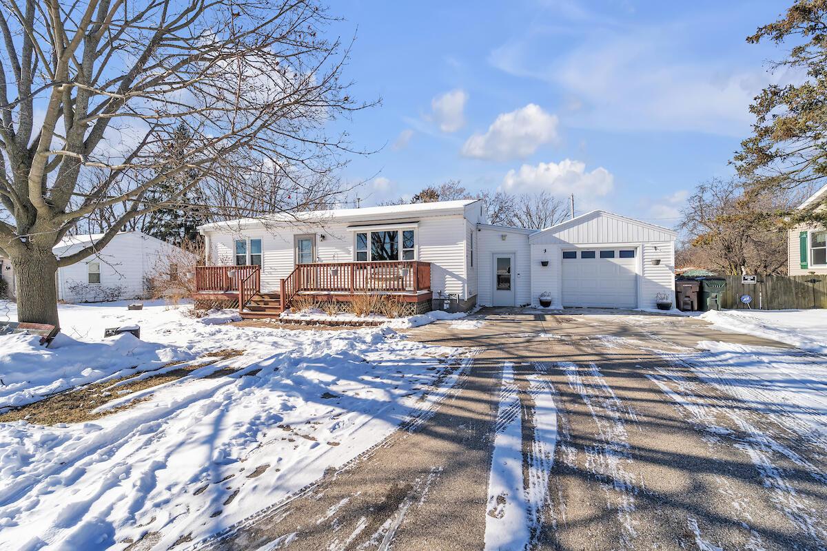 3036 N Green Bay Rd, Caledonia, WI 53404