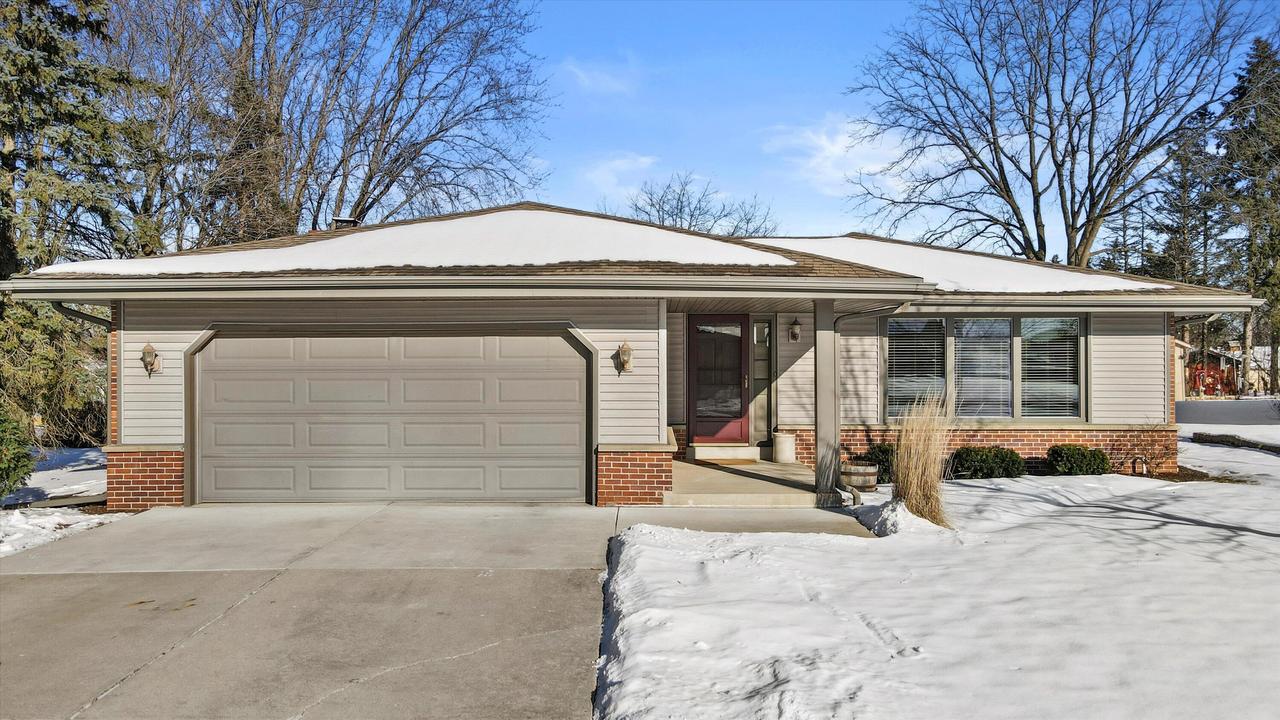 5320 Linden Cir, Caledonia, WI 53406