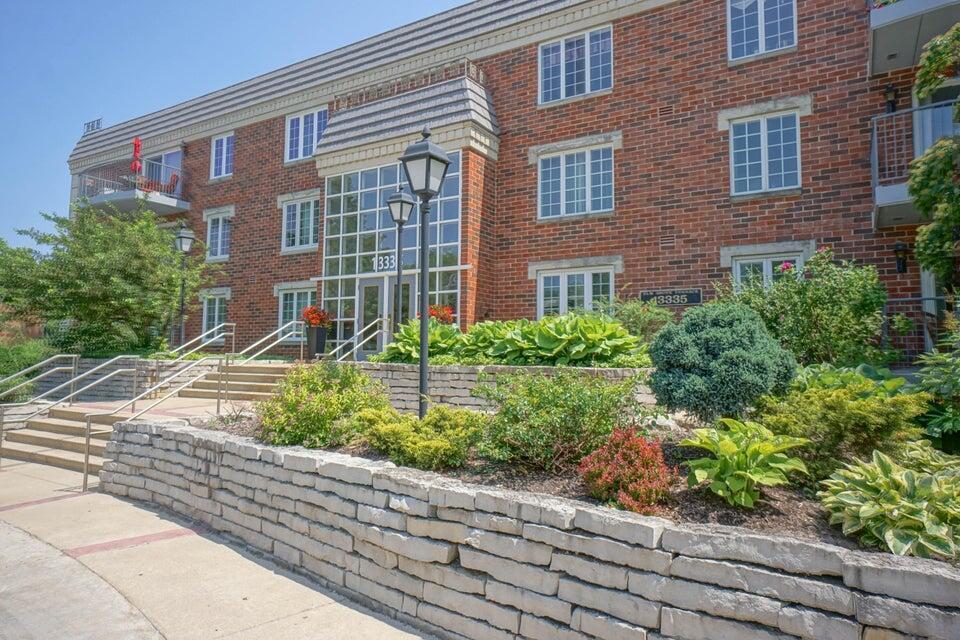 13335 Watertown Plank Rd #216, Elm Grove, WI 53122