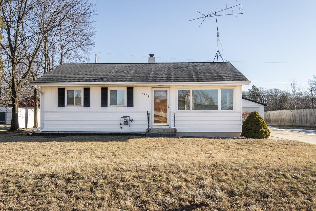 7238 S 36th St, Franklin, WI 53132