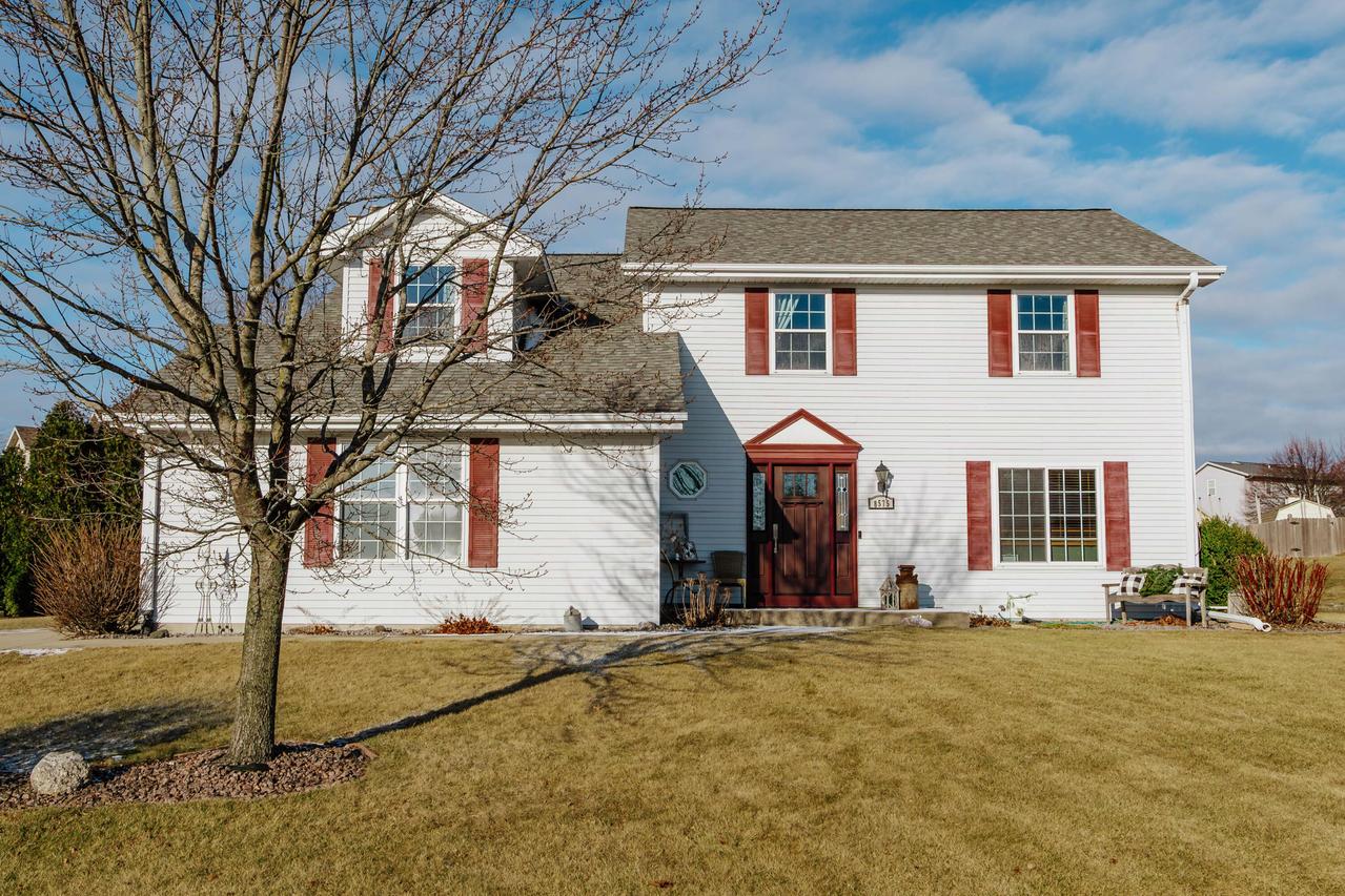 8575 S Apple Creek, Oak Creek, WI 53154