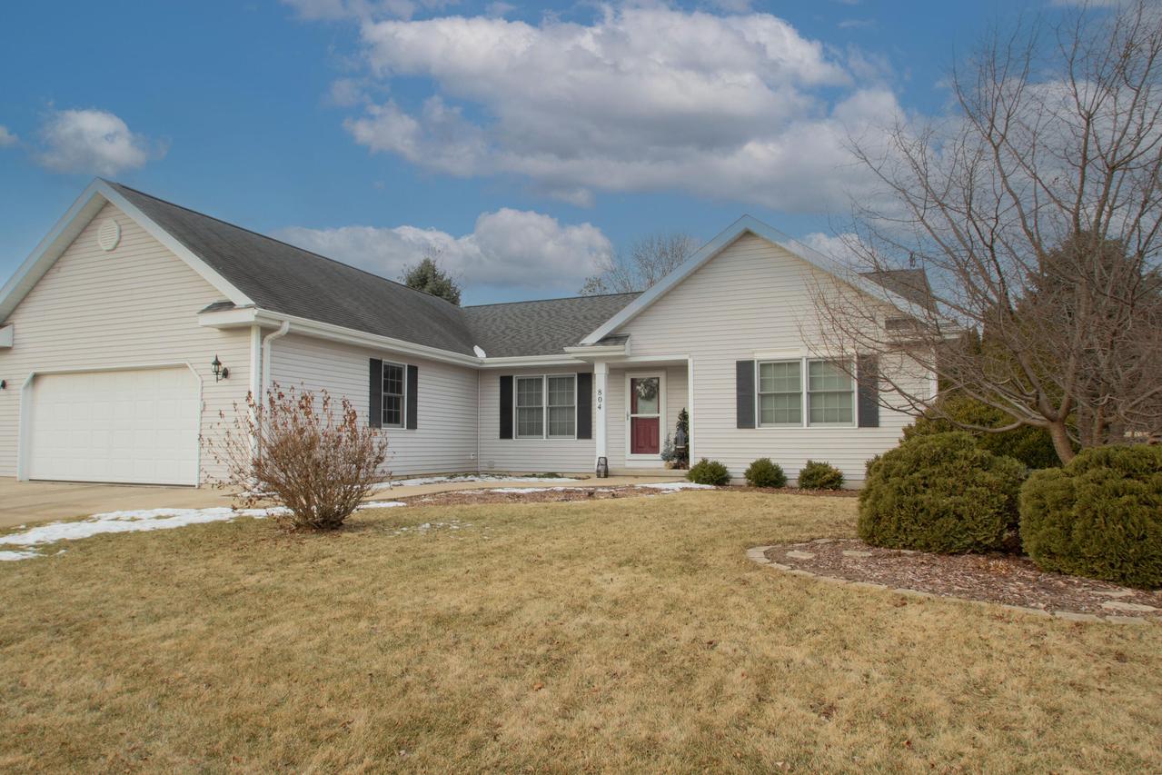 804 Jamesway Dr, Watertown, WI 53098