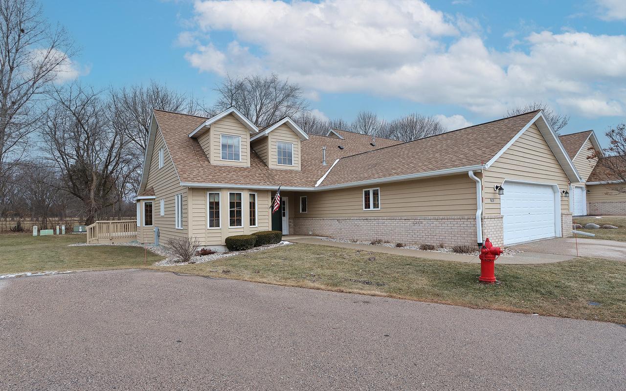 876 Cypress Pt #24A, Waterford, WI 53185