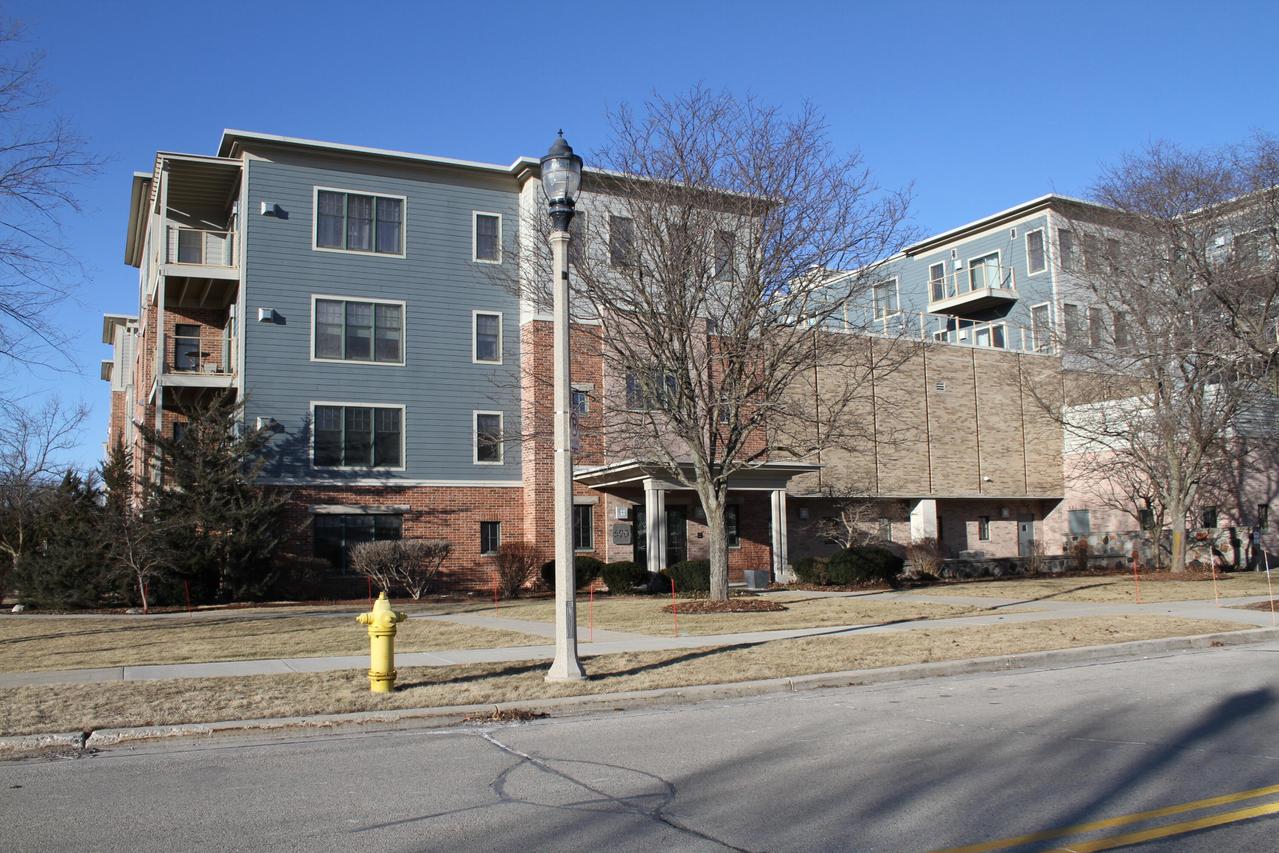 690 Rivershores Dr #302, West Bend, WI 53090