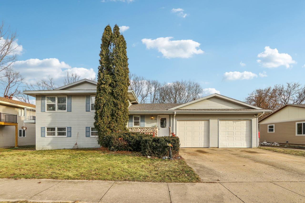 740 Timberline Trl #738, Hartford, WI 53027
