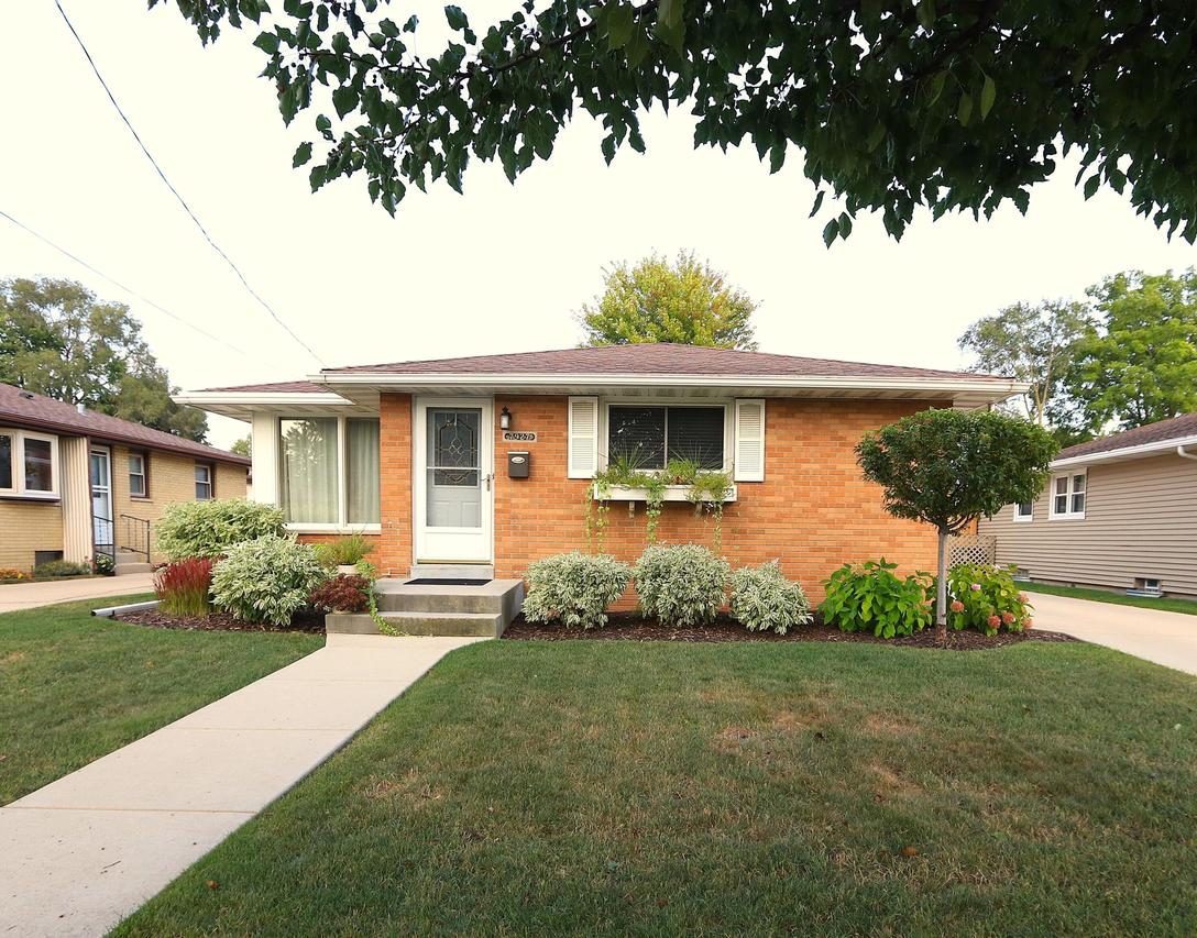 7927 30th Ave, Kenosha, WI 53142