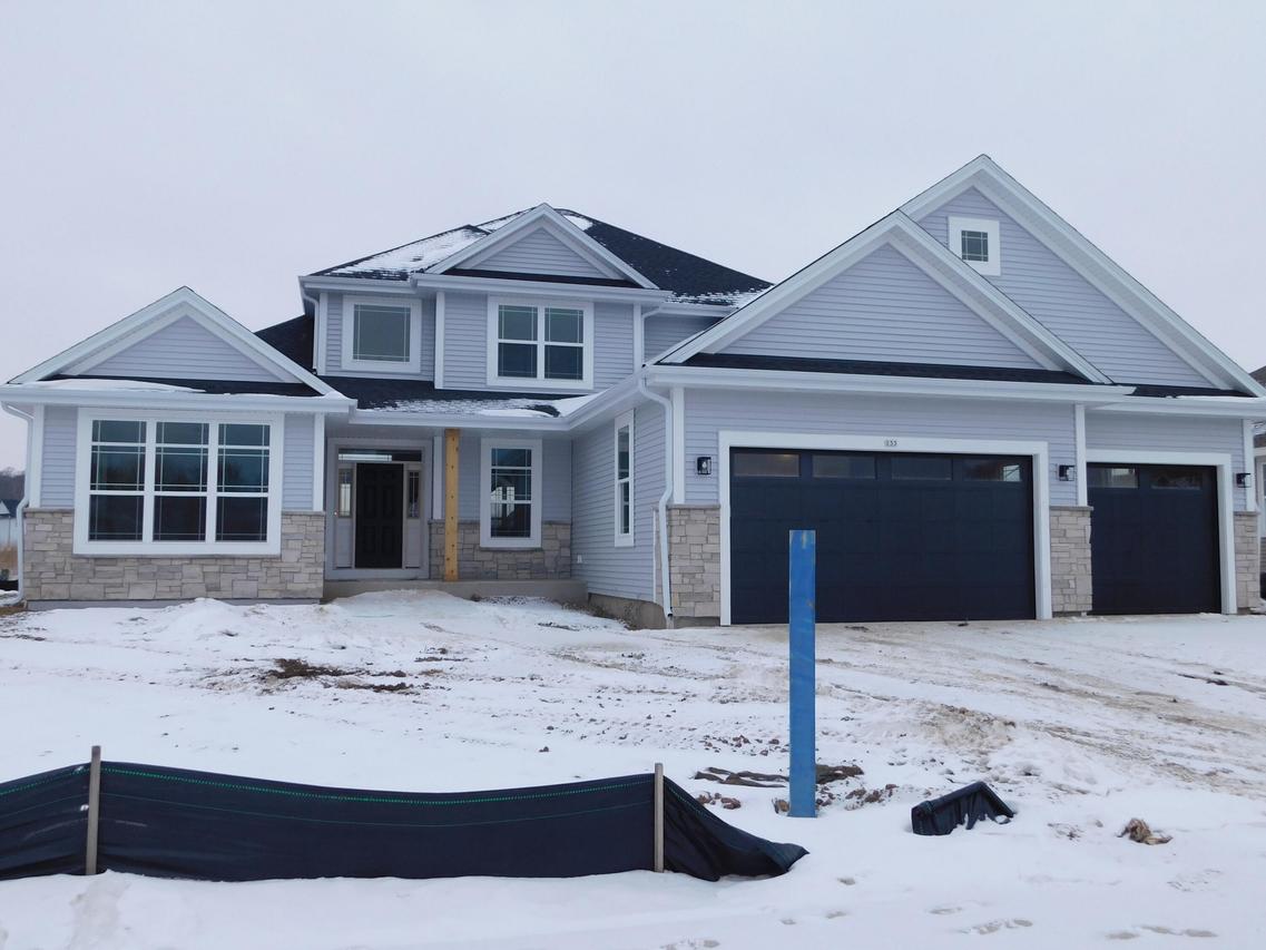 233 Candleberry Ln, Grafton, WI 53024