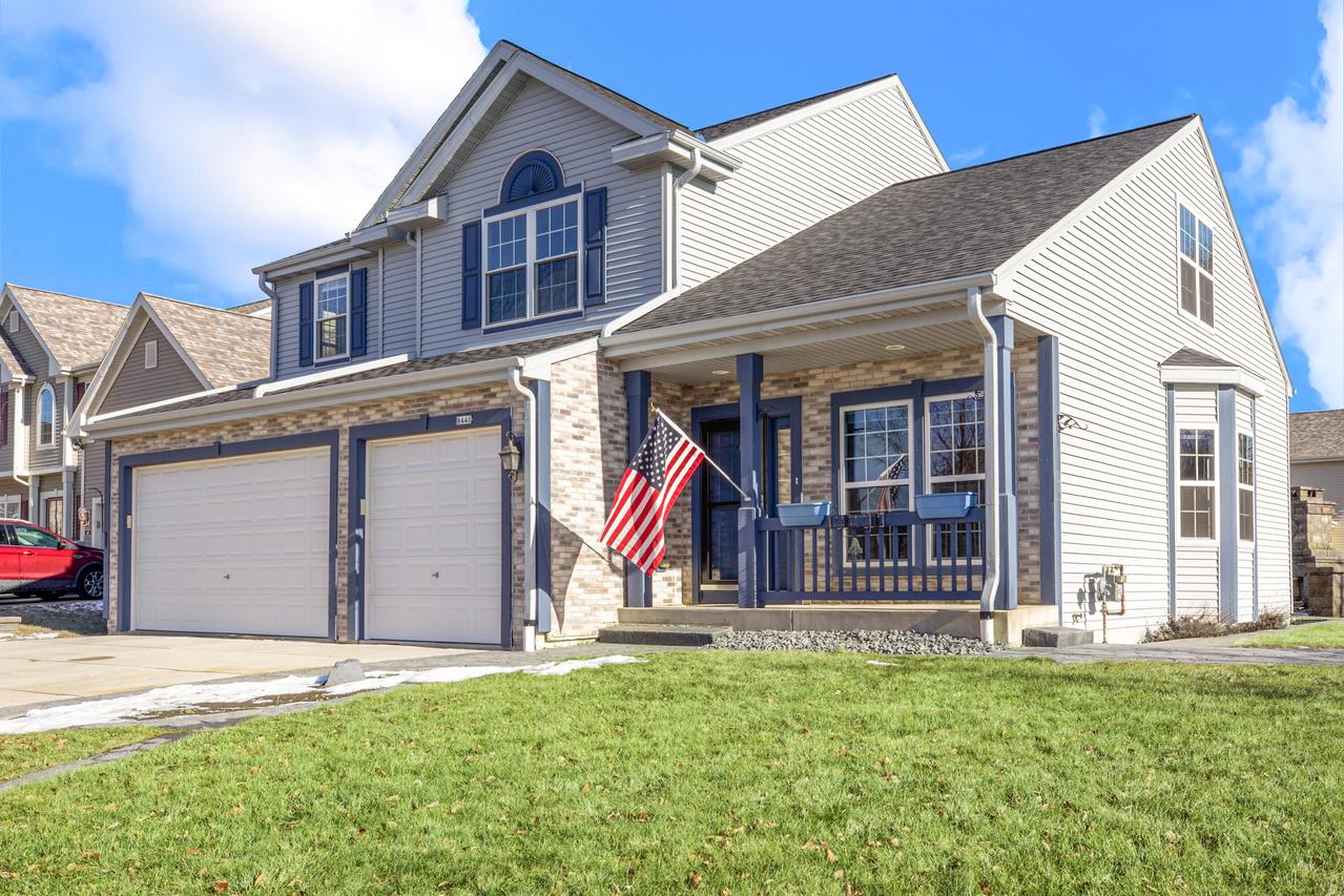 8440 S Saddle Ct, Oak Creek, WI 53154