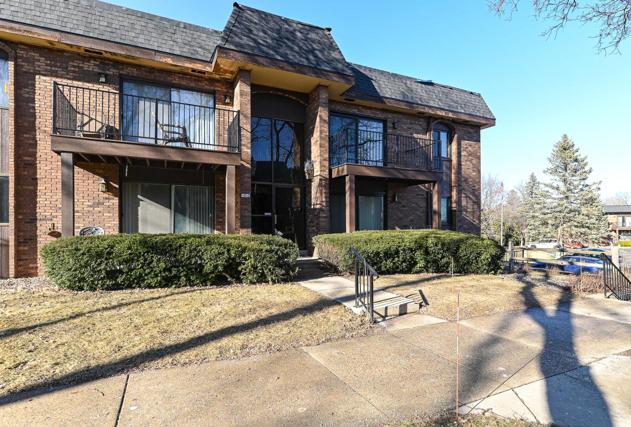 9340 W Forest Home Ave ##4, Greenfield, WI 53228