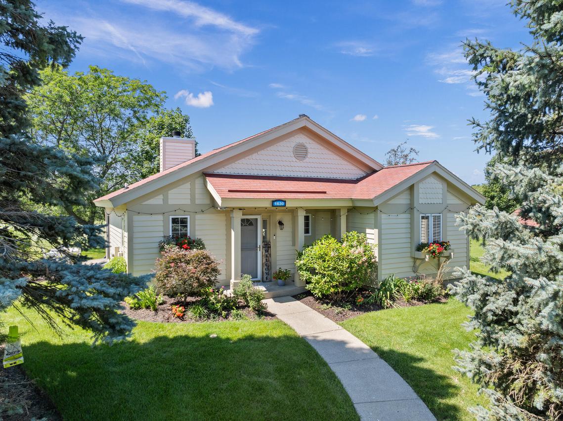 1630 Highland Dr #7-50, Geneva, WI 53147