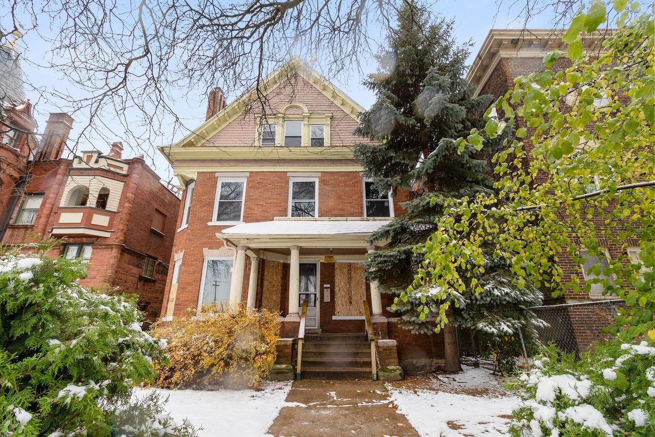 3217 W Wells St, Milwaukee, WI 53208