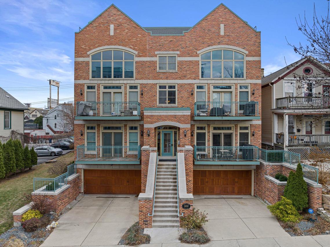 1658 N Jackson St #102, Milwaukee, WI 53202