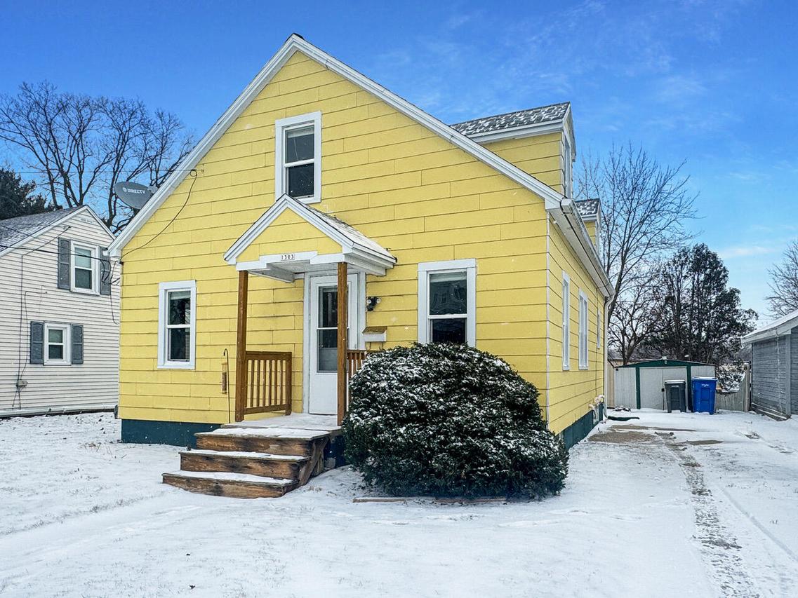1303 S 3rd St, Watertown, WI 53094