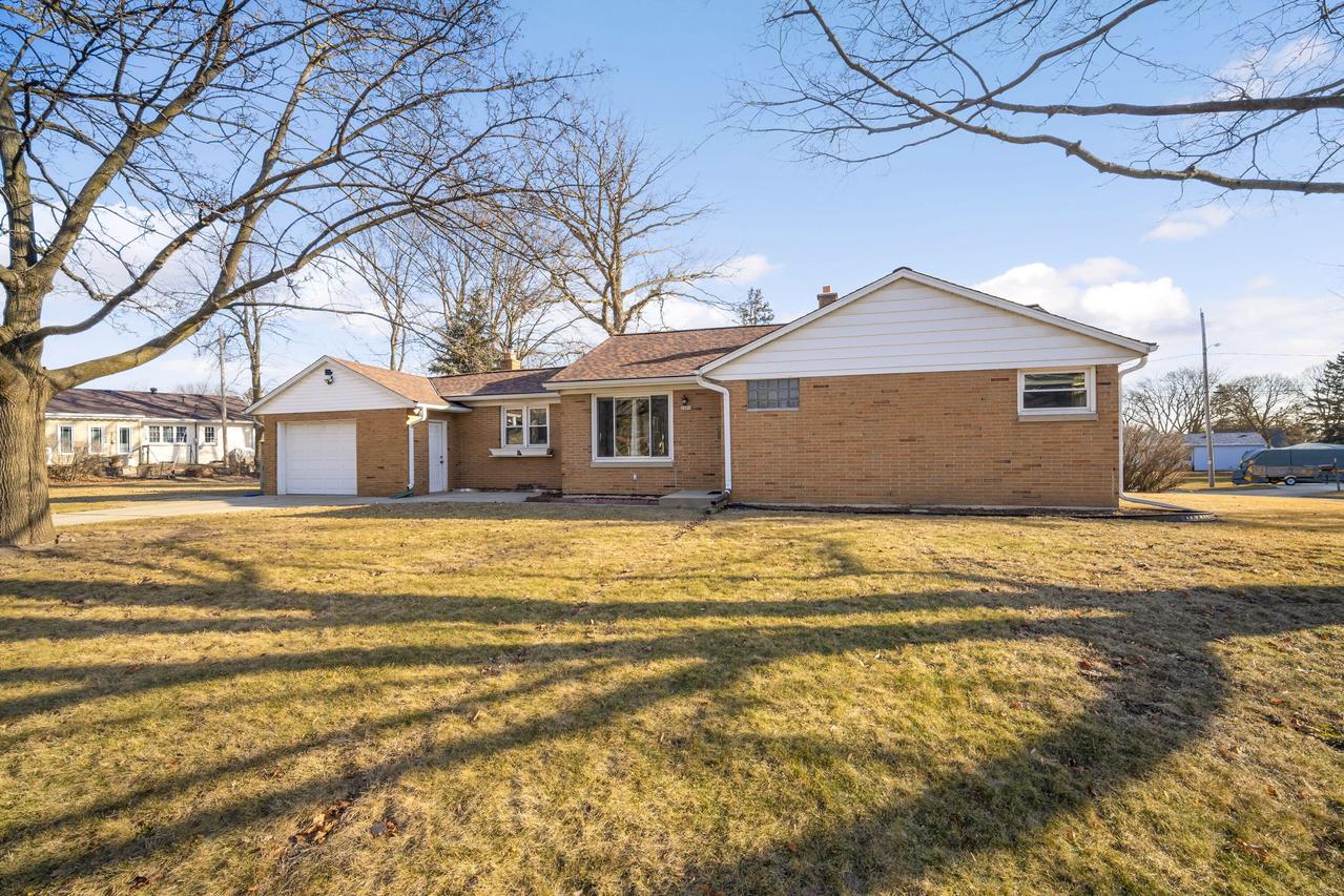 2606 S 89th St, West Allis, WI 53227