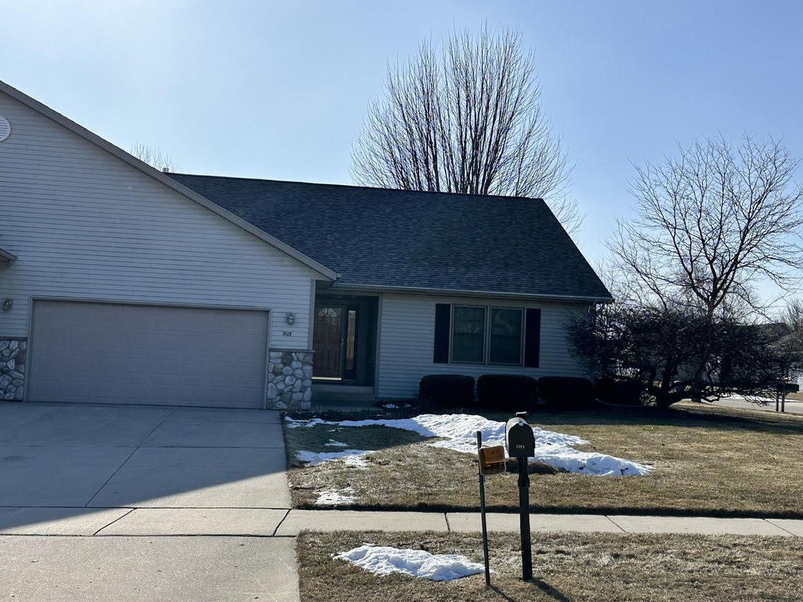 1203 Hummingbird Ln, Plymouth, WI 53073