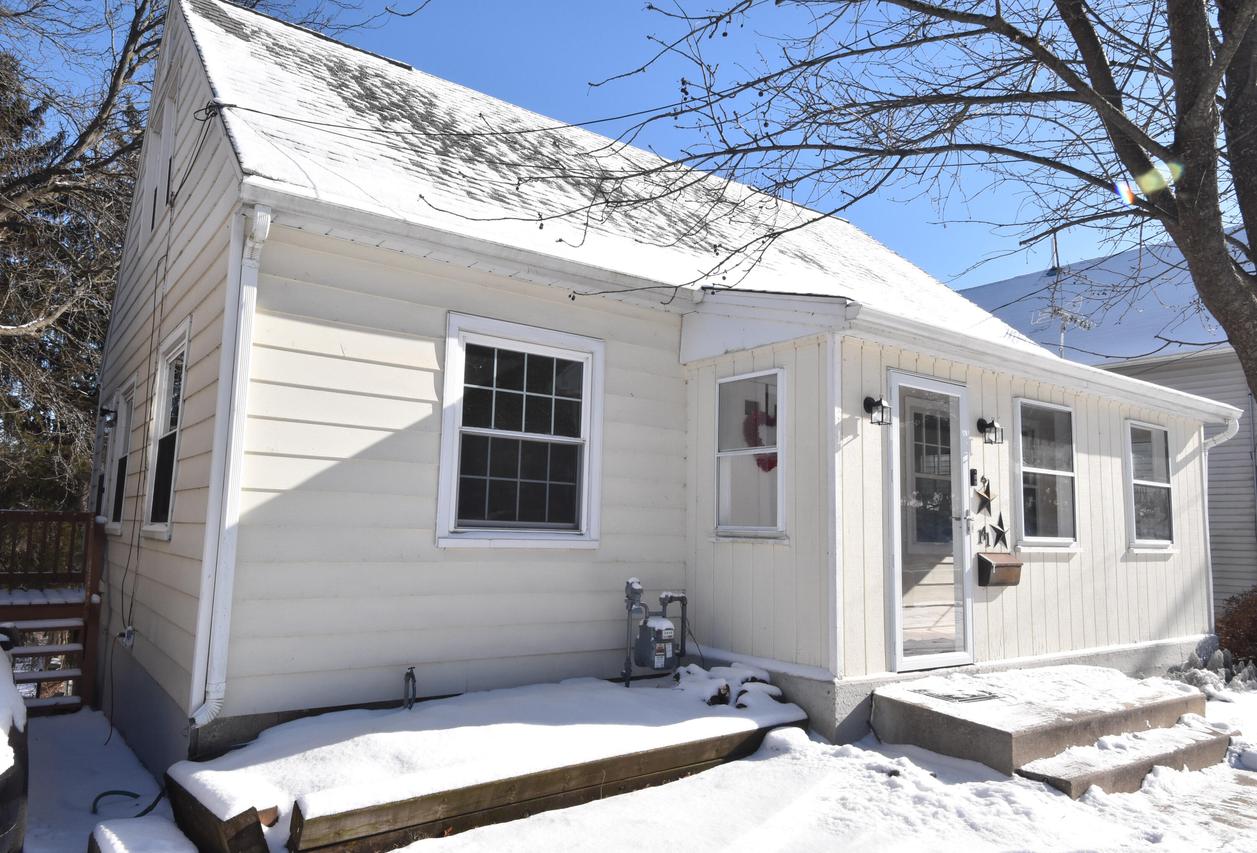 141 S Concord Ave, Watertown, WI 53094