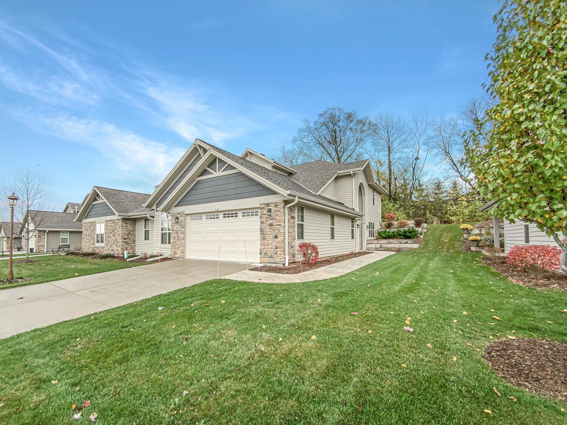 3611 Hawthorn Hill, Waukesha, WI 53188
