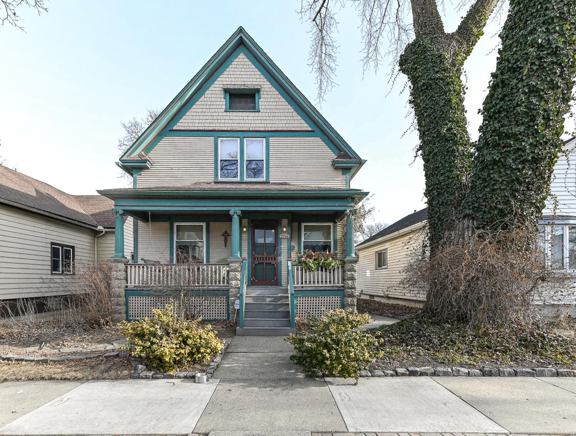 2714 S Delaware Ave, Milwaukee, WI 53207