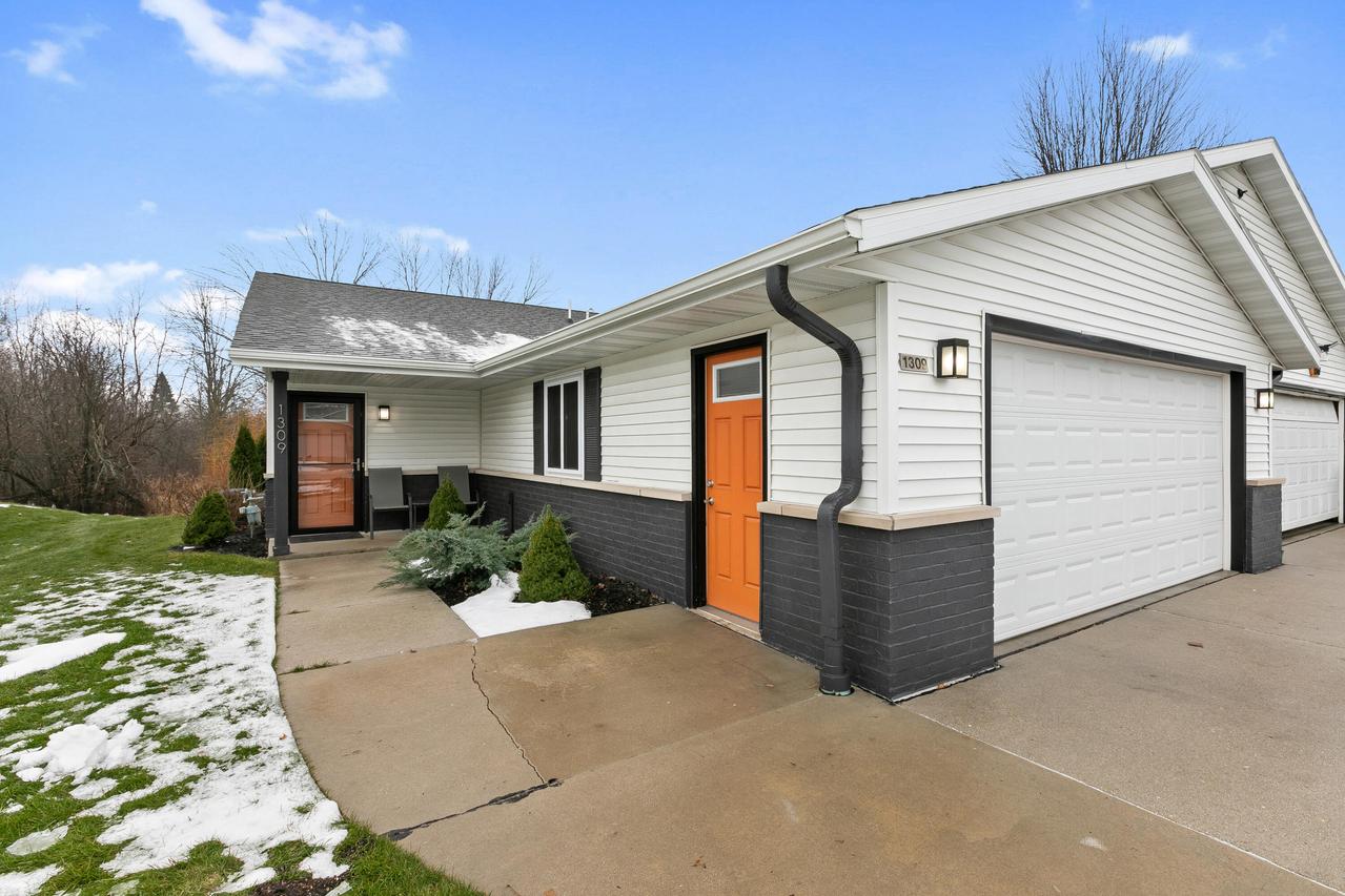 1309 N 49th St, Sheboygan, WI 53081