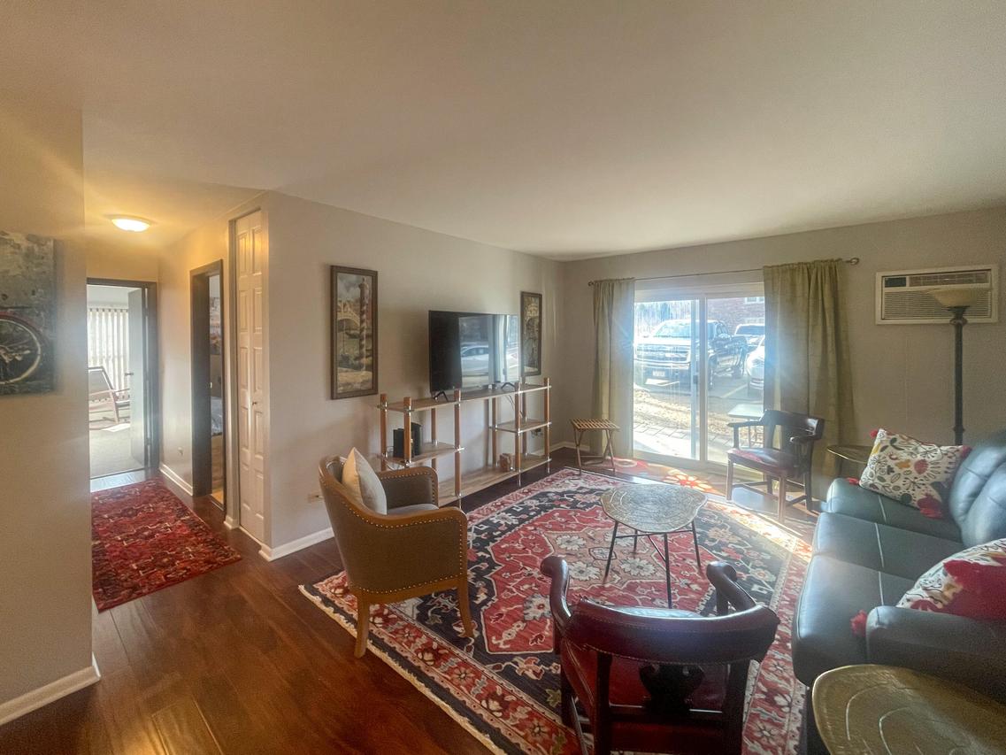 102 Evelyn Ln #102B, Lake Geneva, WI 53147