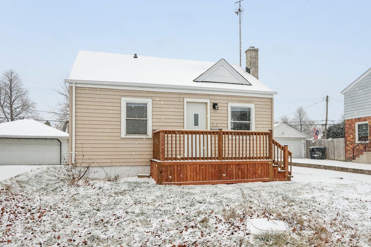 718 S 112th St, West Allis, WI 53214