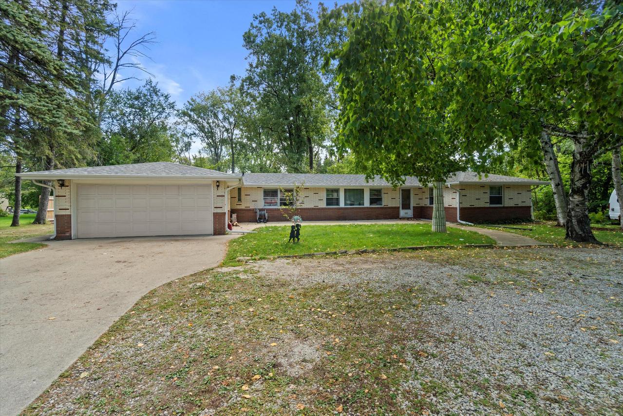 5225 Erie St, Caledonia, WI 53402