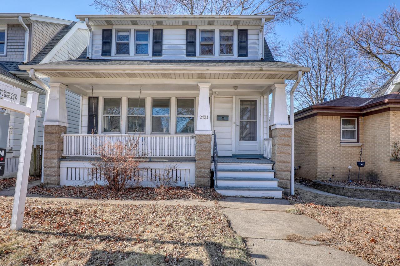 2121 S 72nd St, West Allis, WI 53219