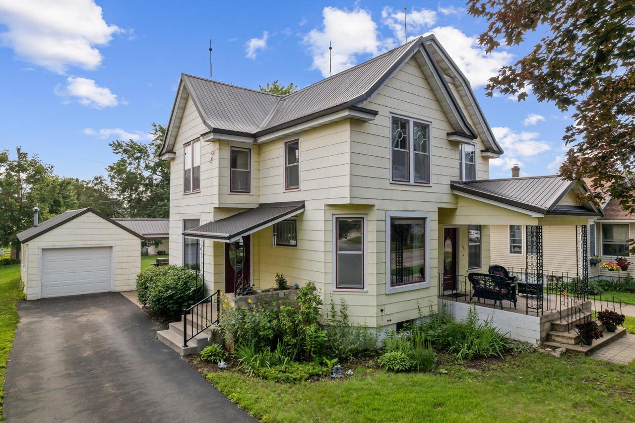 305 S S Main St, Cochrane, WI 54622