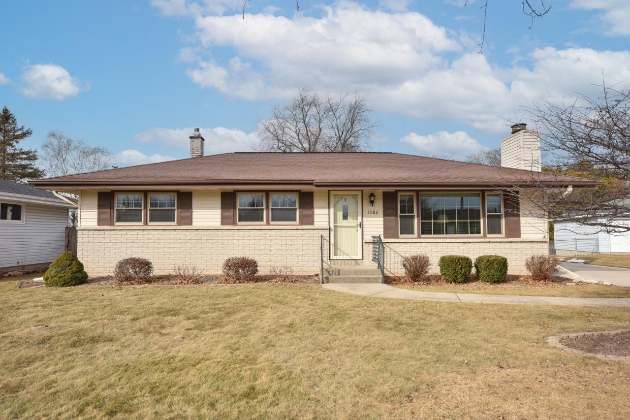1562 Scott Rd, Port Washington, WI 53074