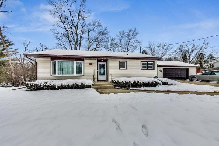 N3433 Walnut Rd, Geneva, WI 53147