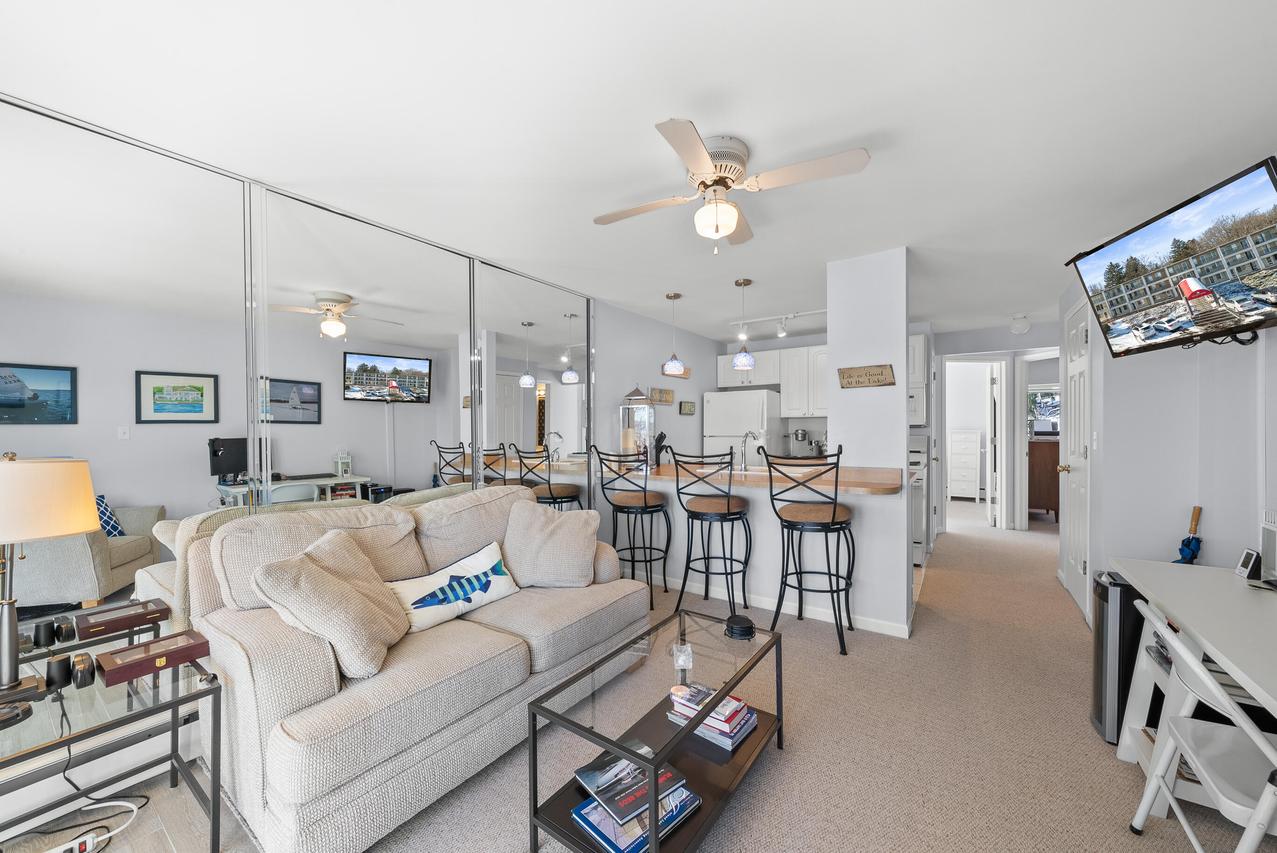 227 Dewey Ave #201, Fontana, WI 53125